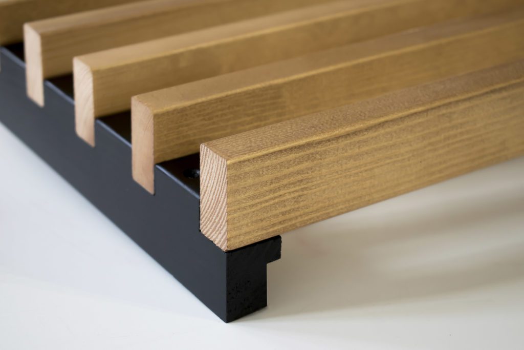 detalle panel madera maciza