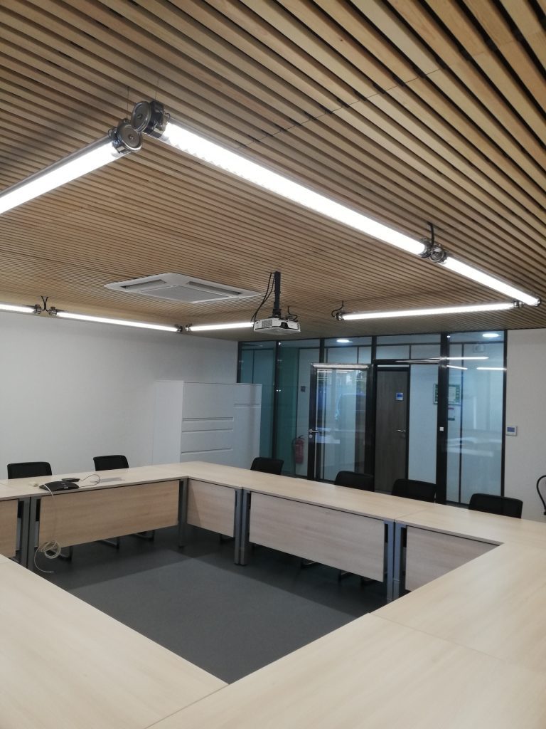 Revestimiento de techo con madera macizade pino 2 